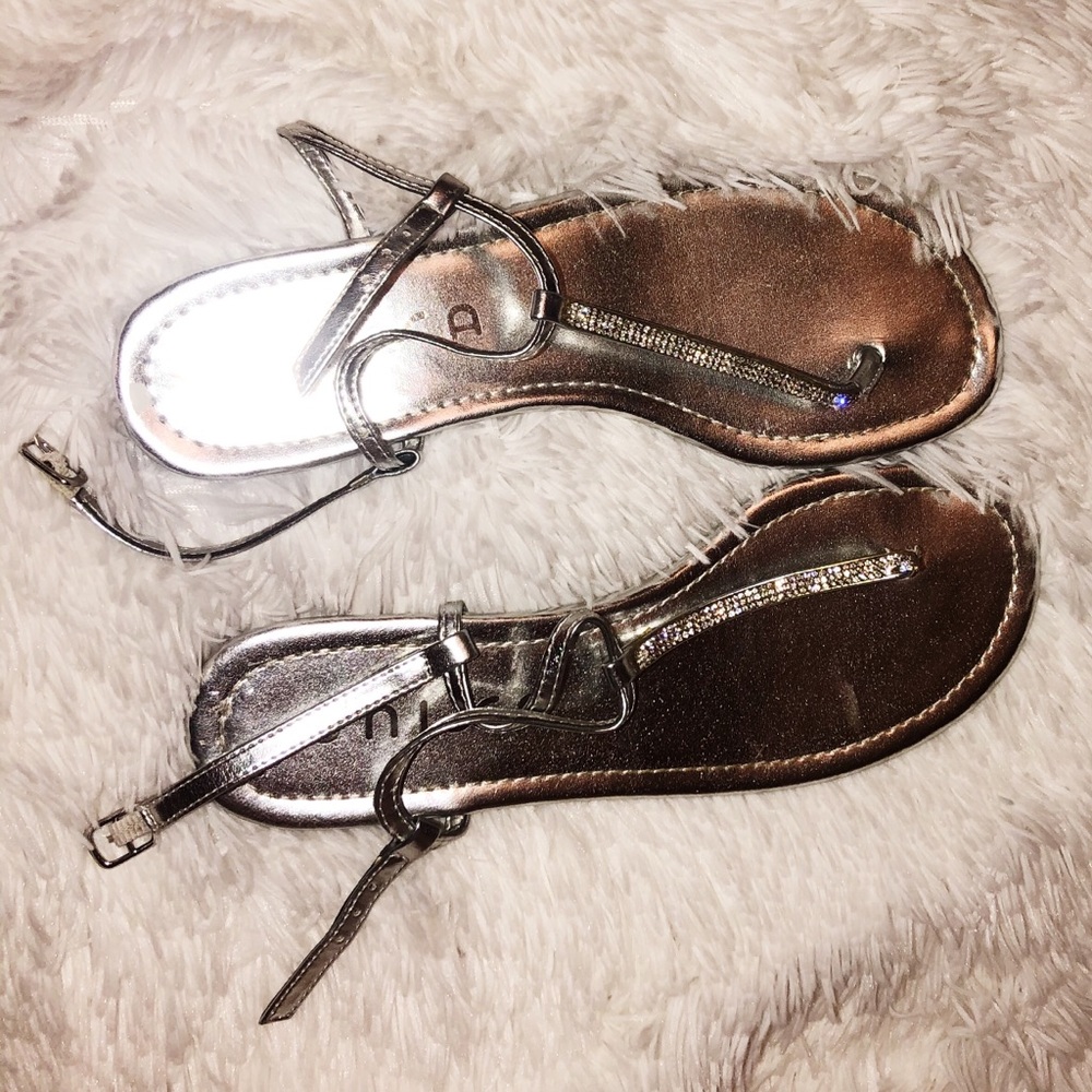 Unisa lightly worn size 8 sandals